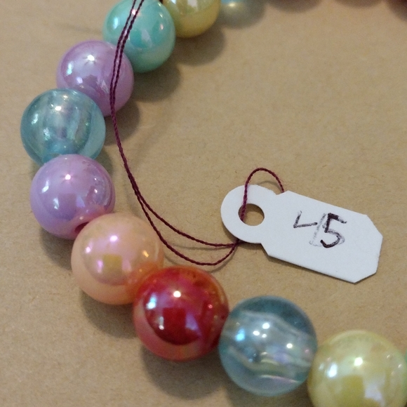 Artemis's Gems custom-made beaded bracelet with gummy bear charm, rainbow - Picture 2 of 5